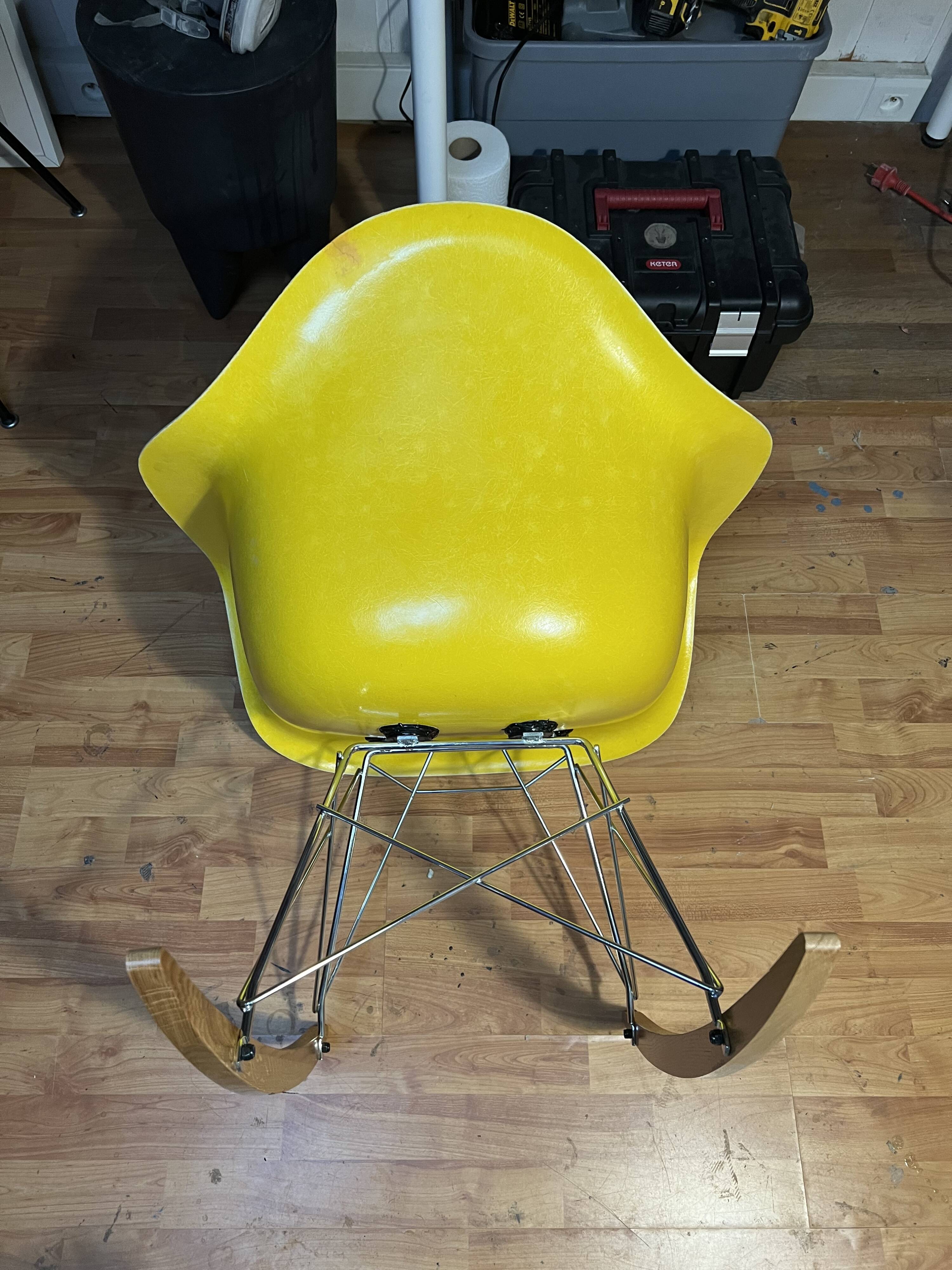 RAR EAMES HERMAN MILLER 1977 US FONT