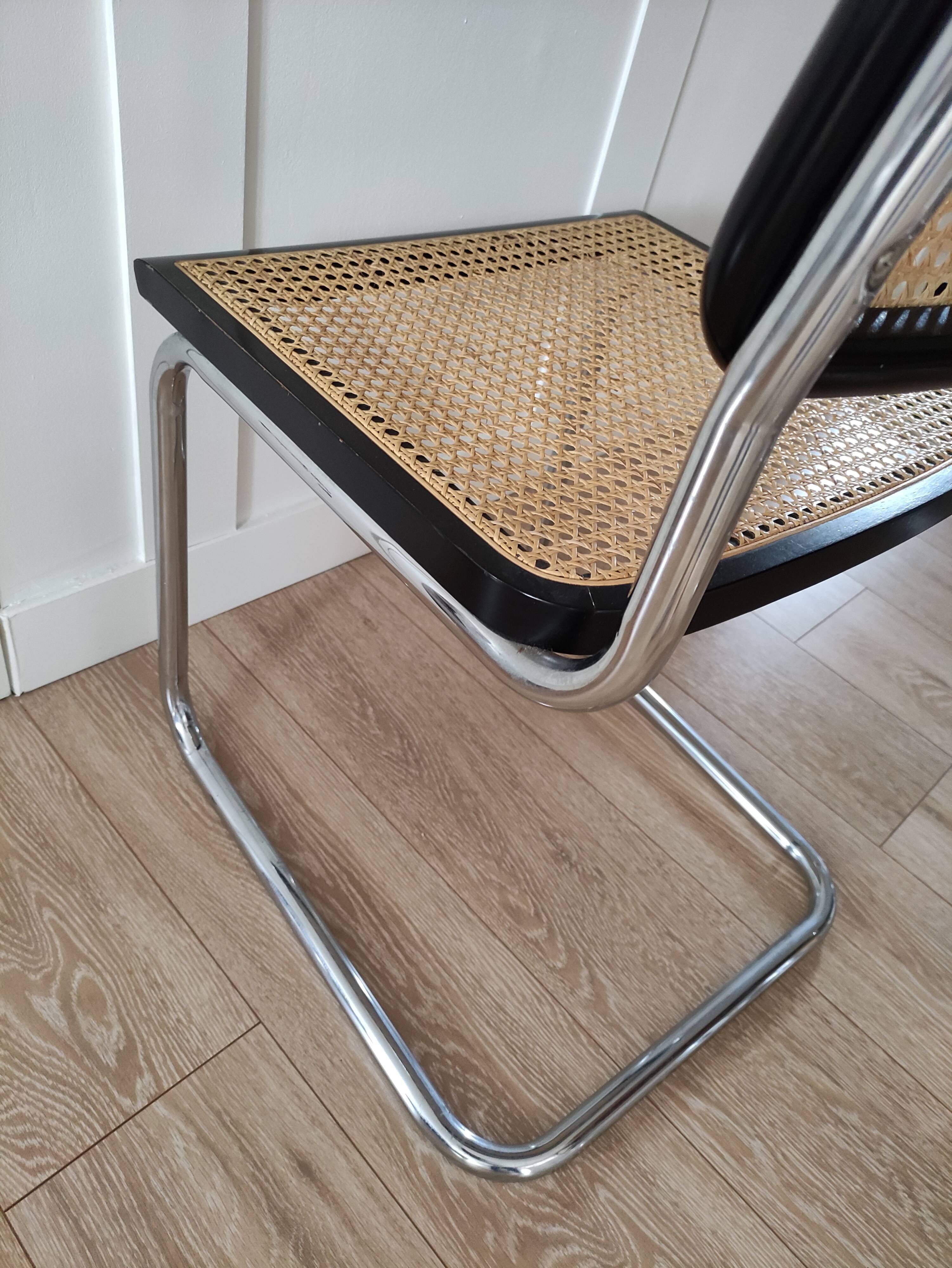 Chaise cannée modèle B32 de Marcel Breuer