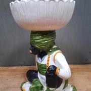 Jardinière peinte au motif de personnage