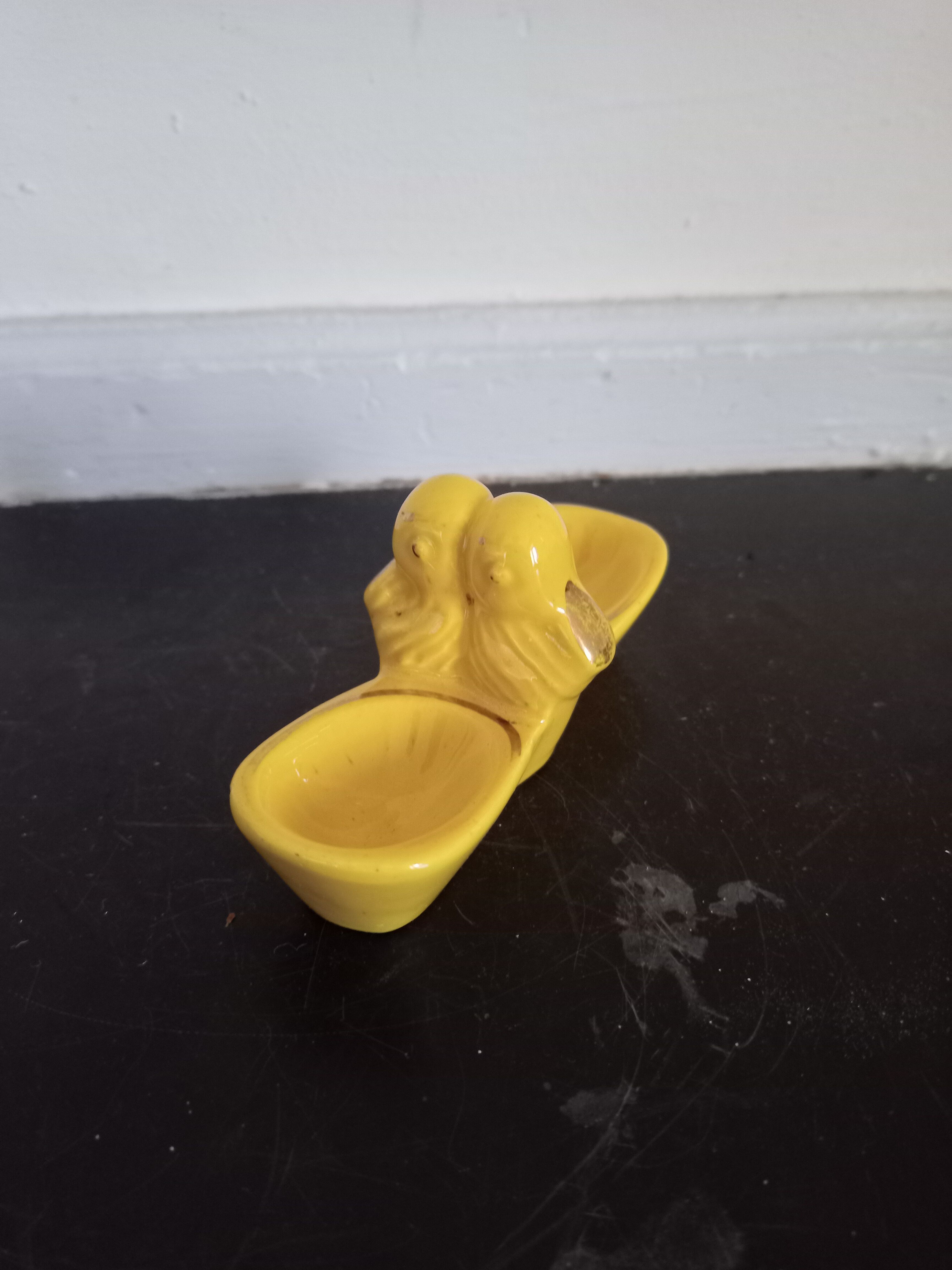 Saleron in yellow earthenware birds Saint Clement style