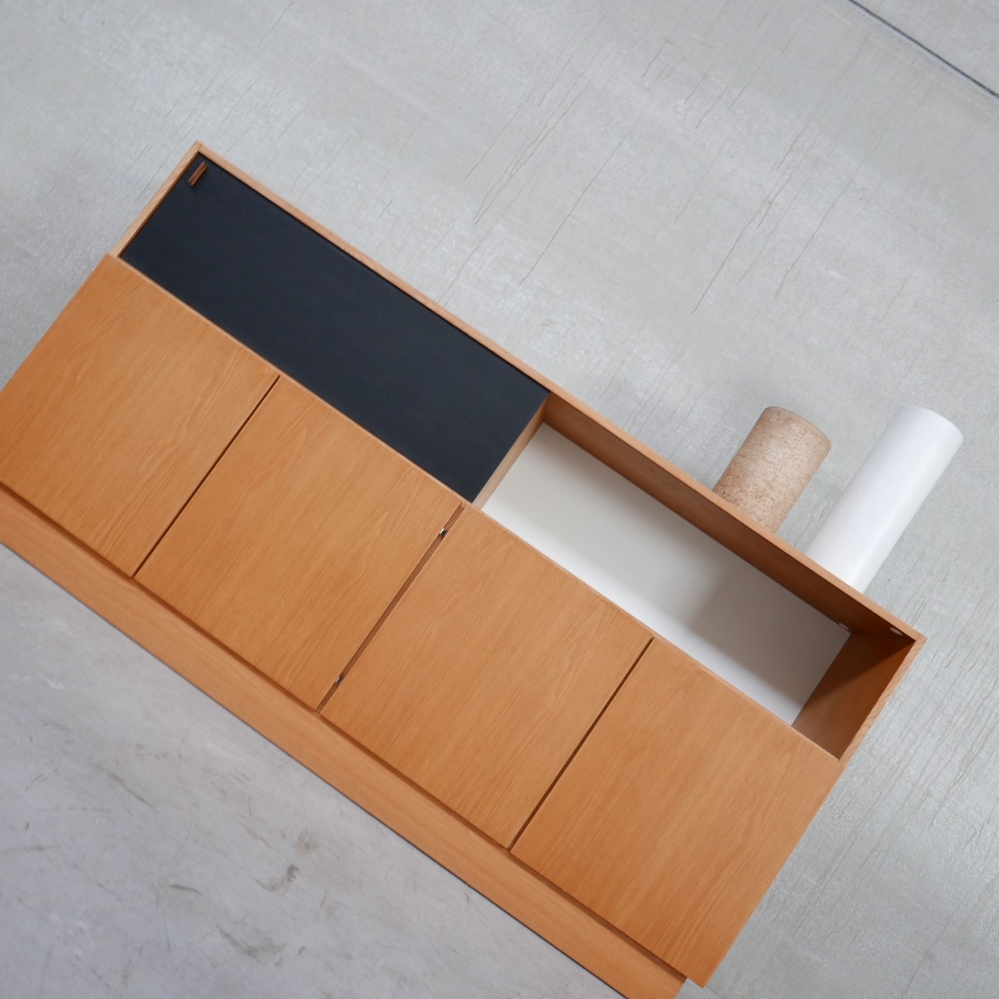 Buffet moderniste du milieu du siècle De Coene