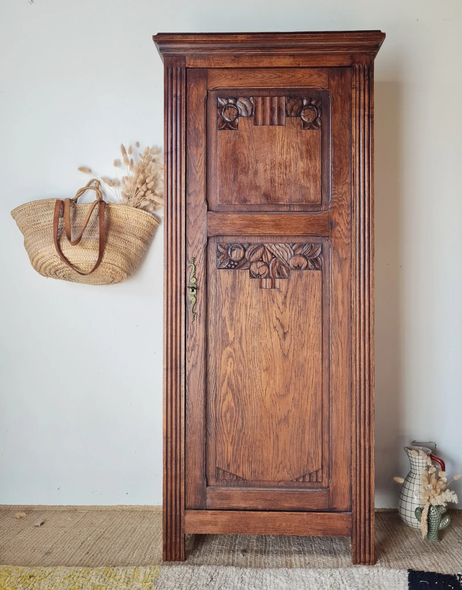 Antique carved wooden bonnetière – Art Deco / Art Nouveau style