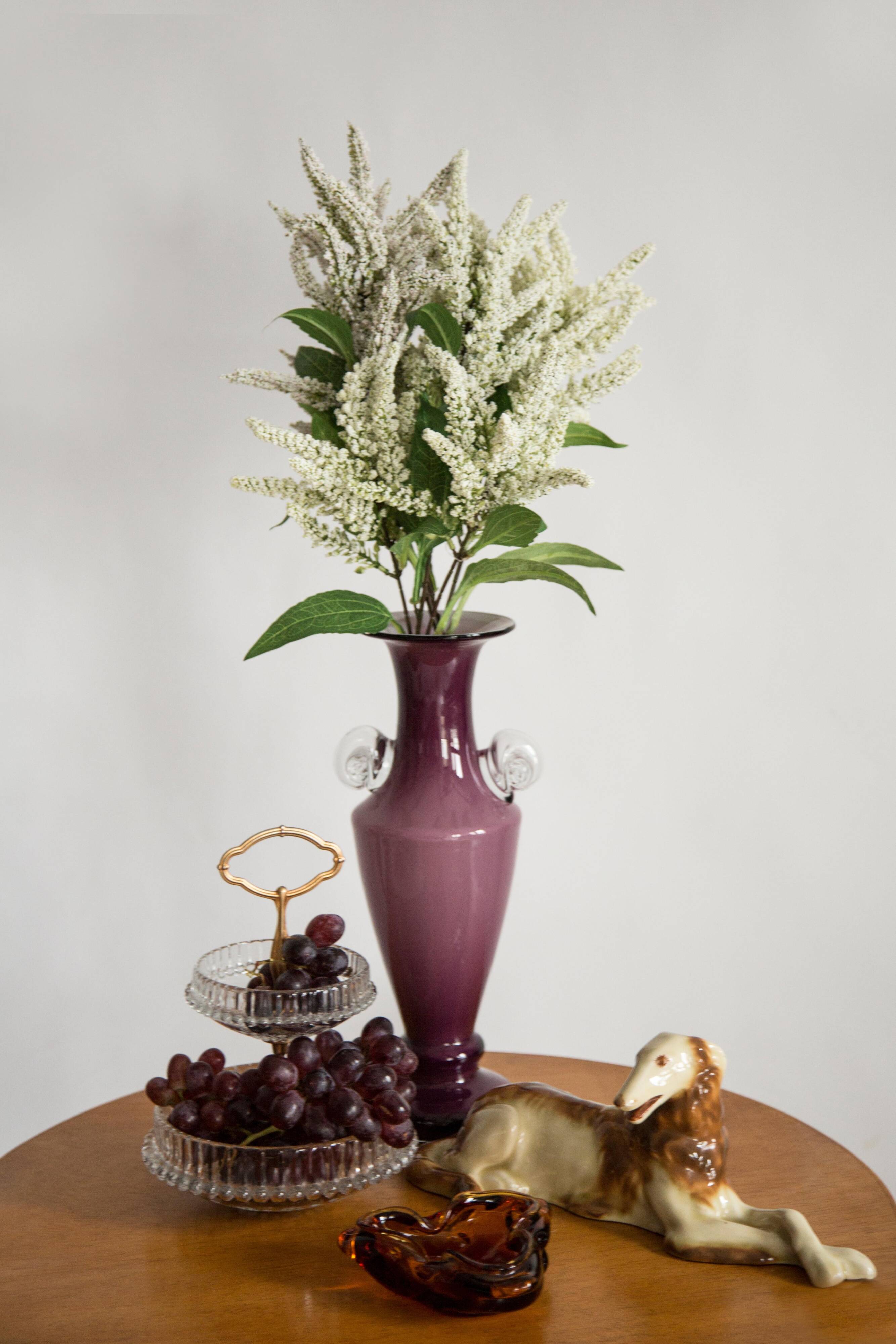 Vase décoratif en verre violet vintage de style milieu du siècle, Europe, années 1960