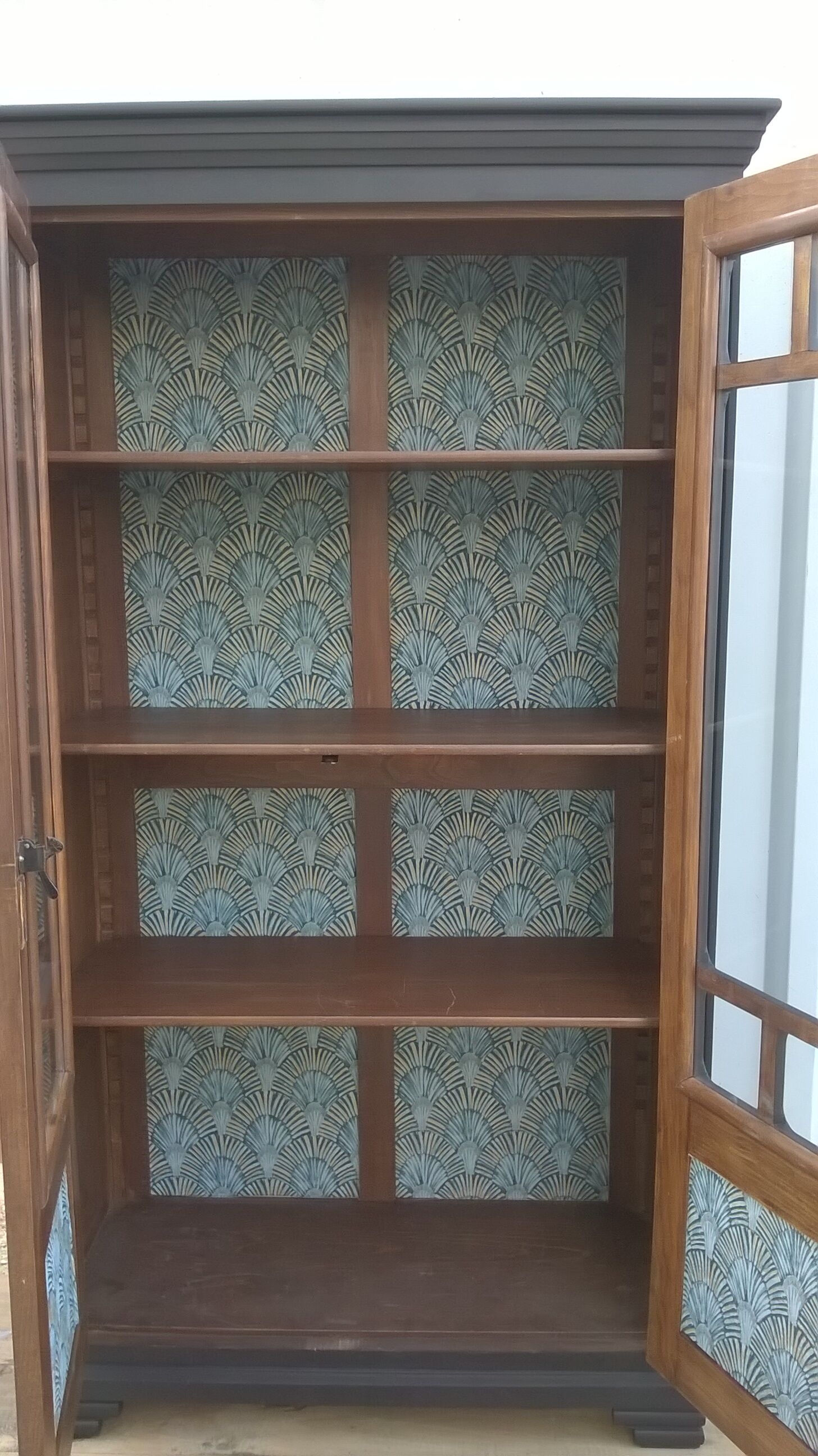 Parisian showcase cabinet 1930