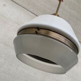 Suspension allemande antique à deux tons sur la galerie de tiges en laiton