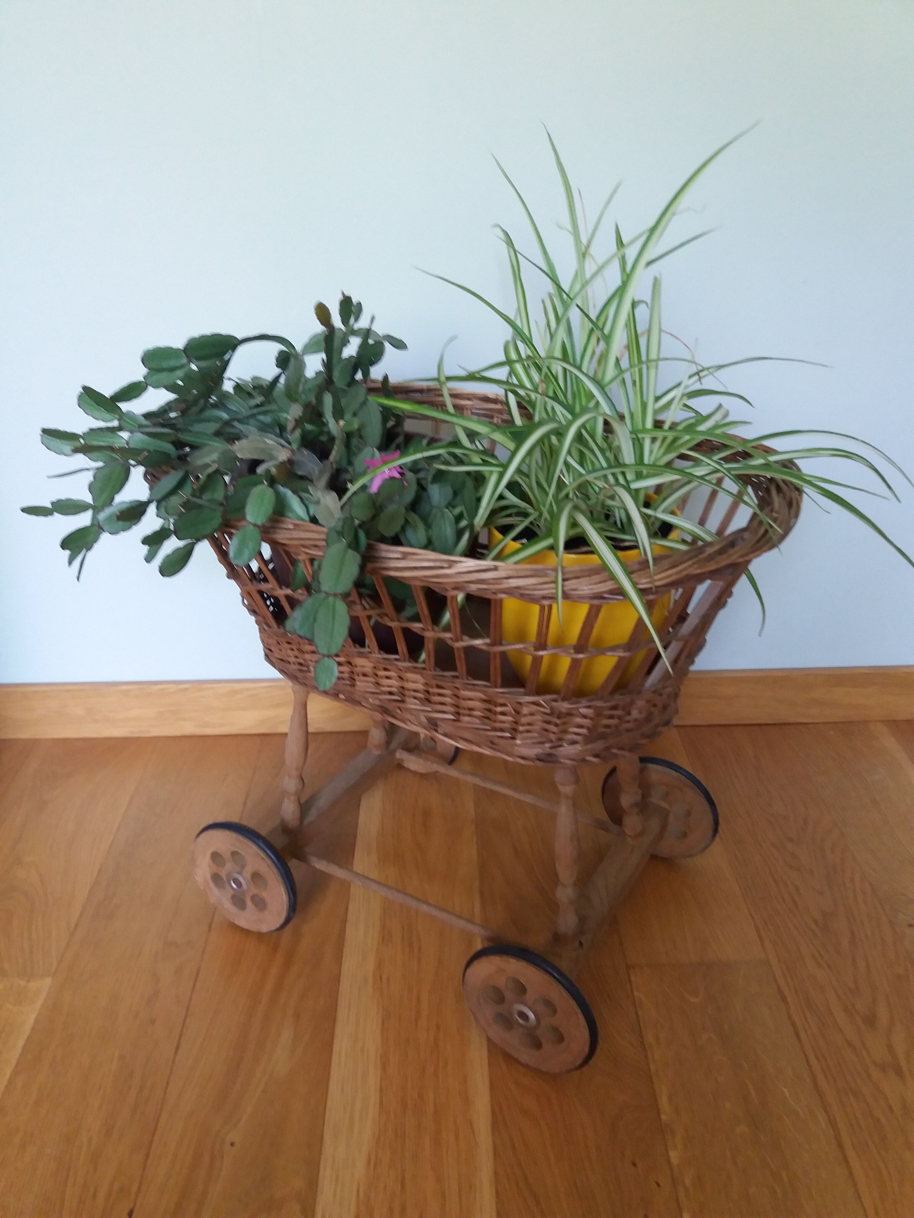 Wicker rattan doll cradle with wheels