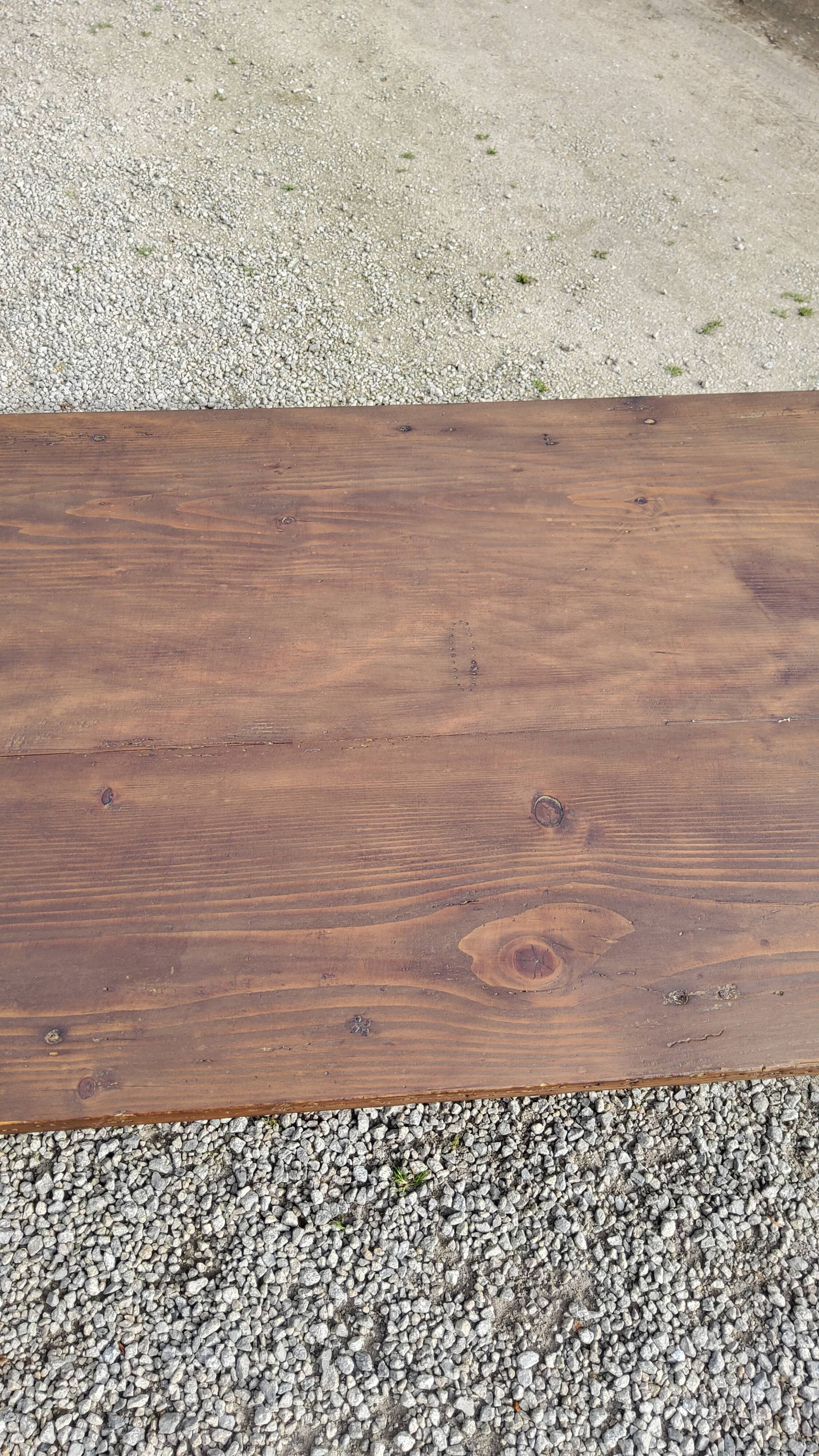 Farm coffee table in oak and fir spindle feet