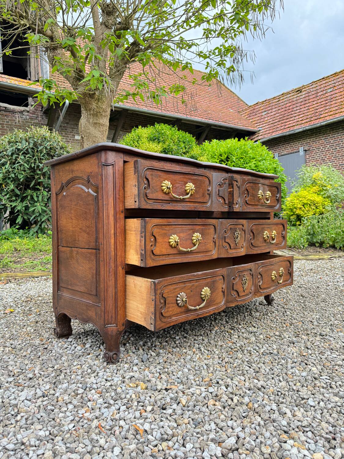 Crossbow Commode In Walnut Louis XV XVIII Eme Century