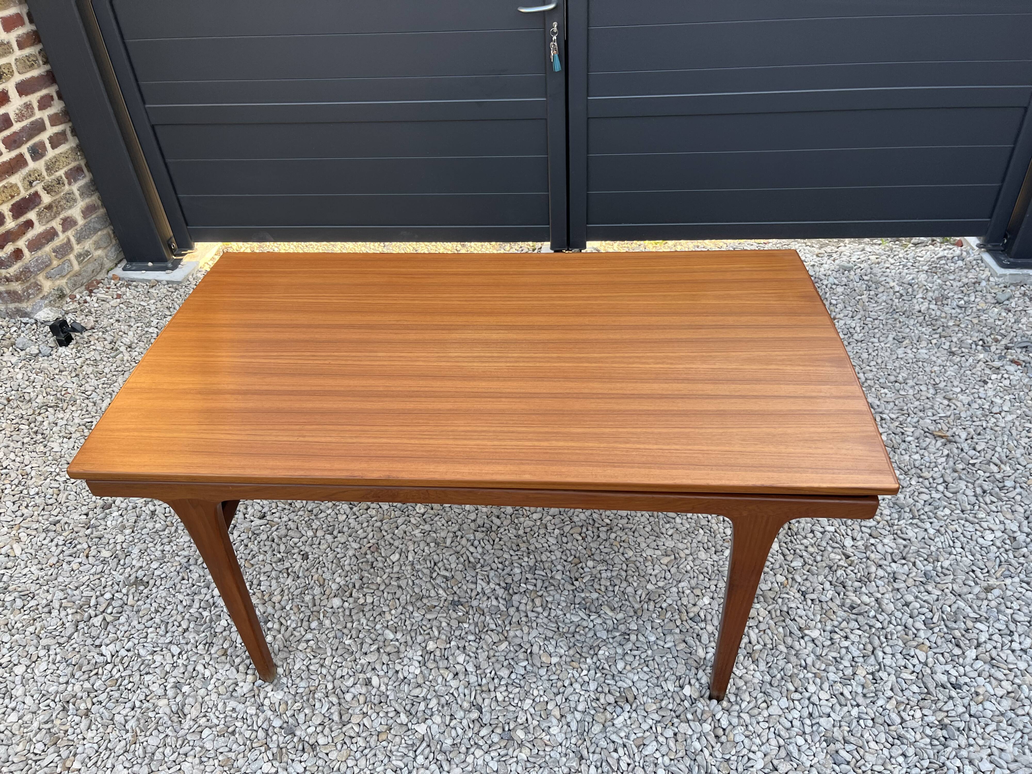 Table de repas scandinave en teck