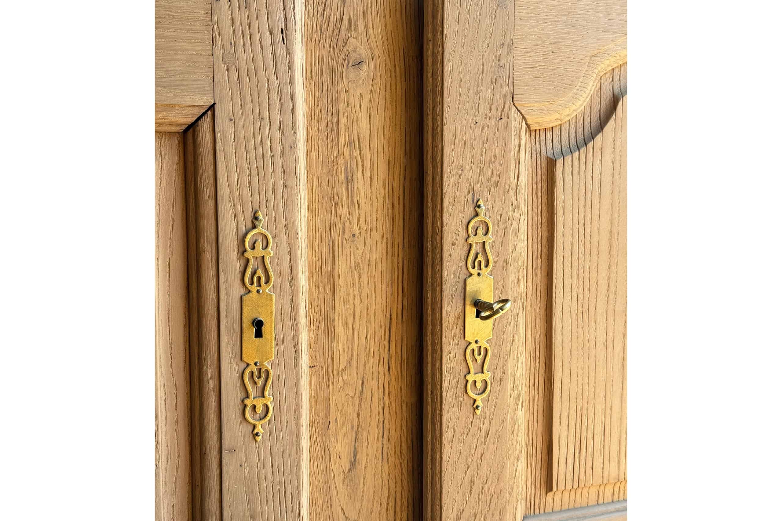 Light oak Parisian buffet, low country house furniture.