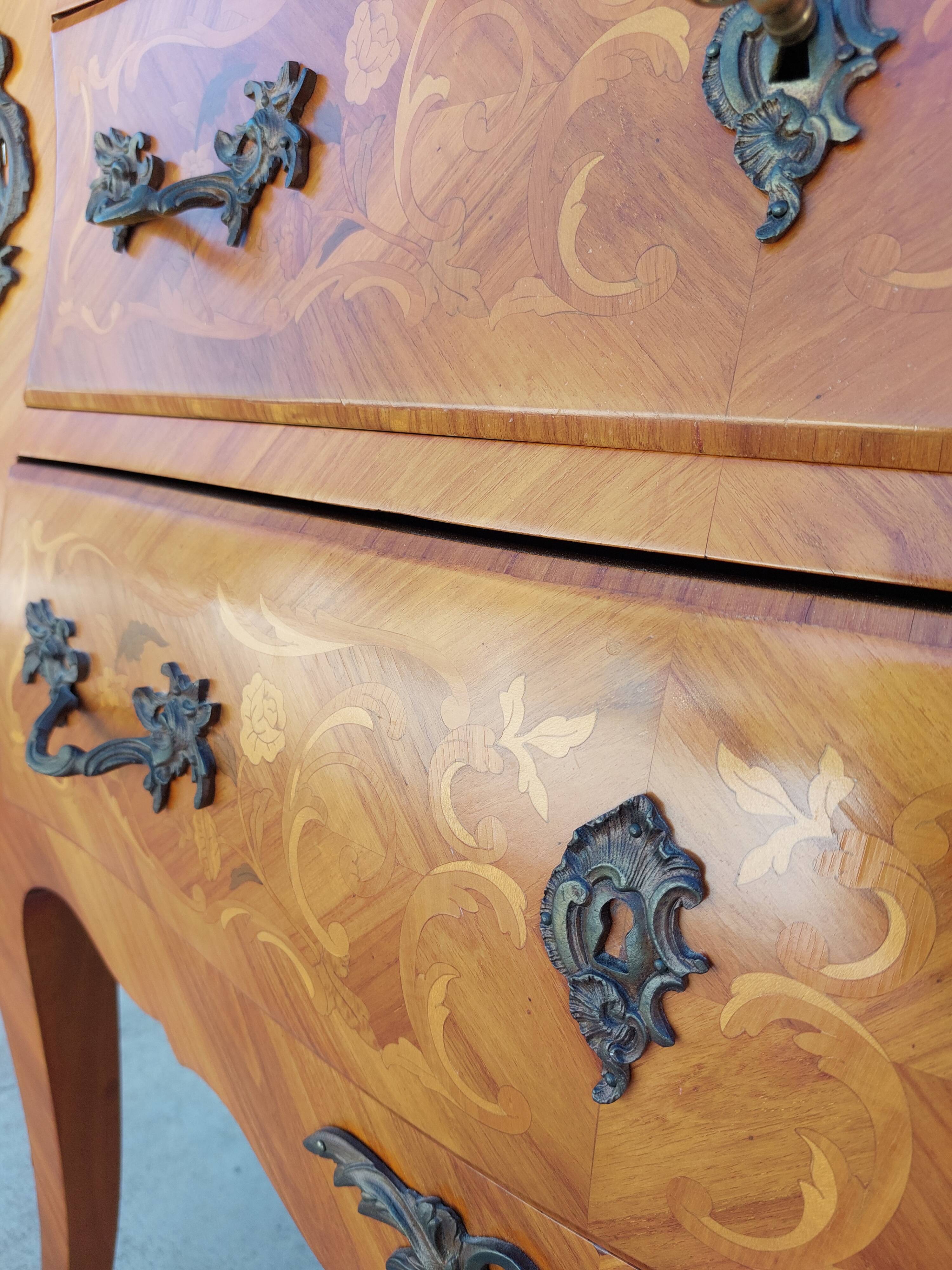 Louis XV chest of drawers in rosewood marquetry