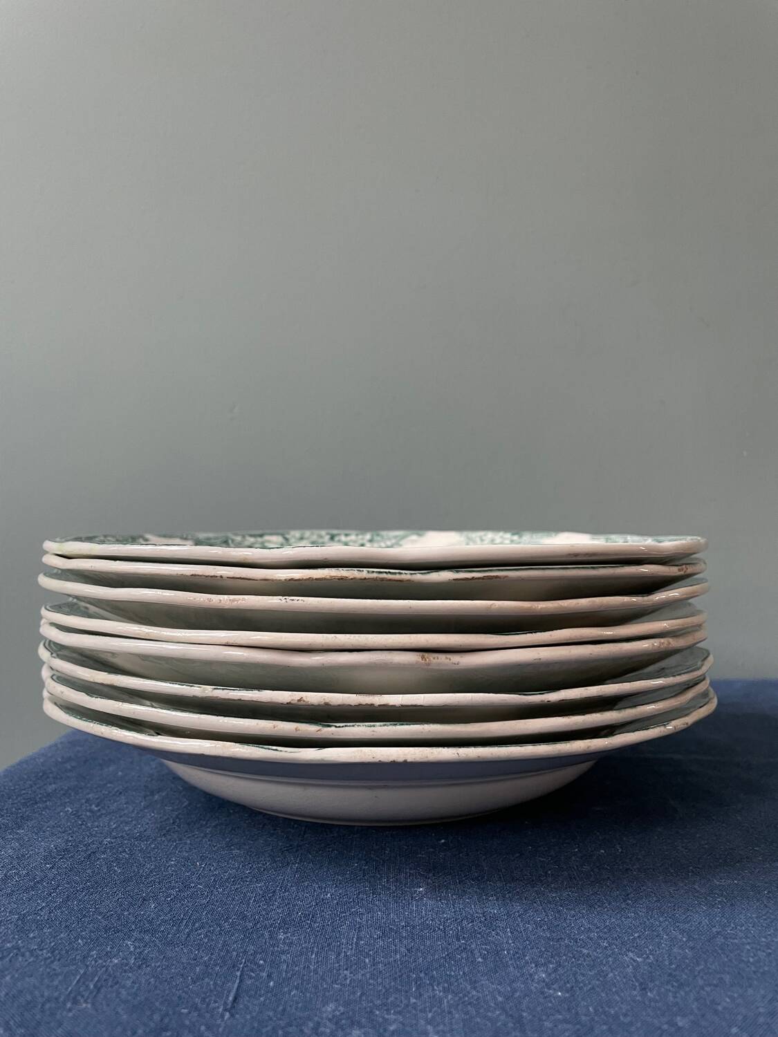 Série de 8 assiettes creuses Terre de Fer, faïence d’Onnaing « Sylvia »