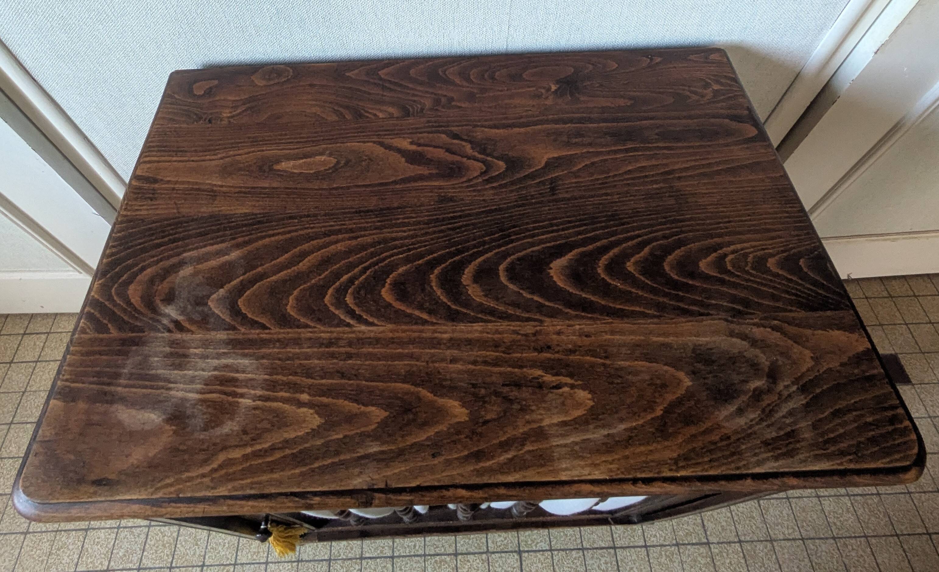 Buffet bas ancien en bois massif