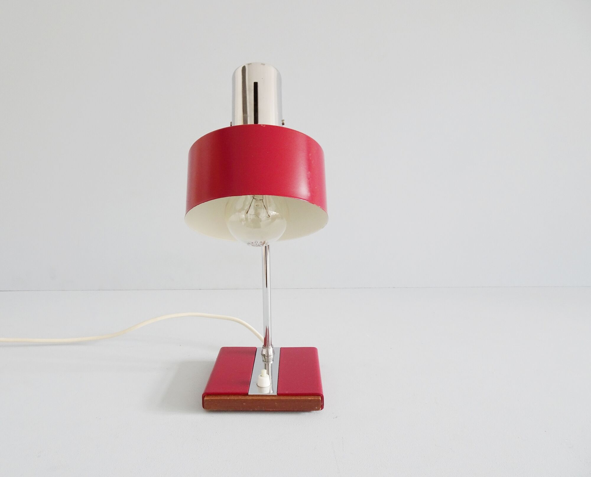 Mid century desk lamp burgundy with chrome and wood, red table lamp 1960s