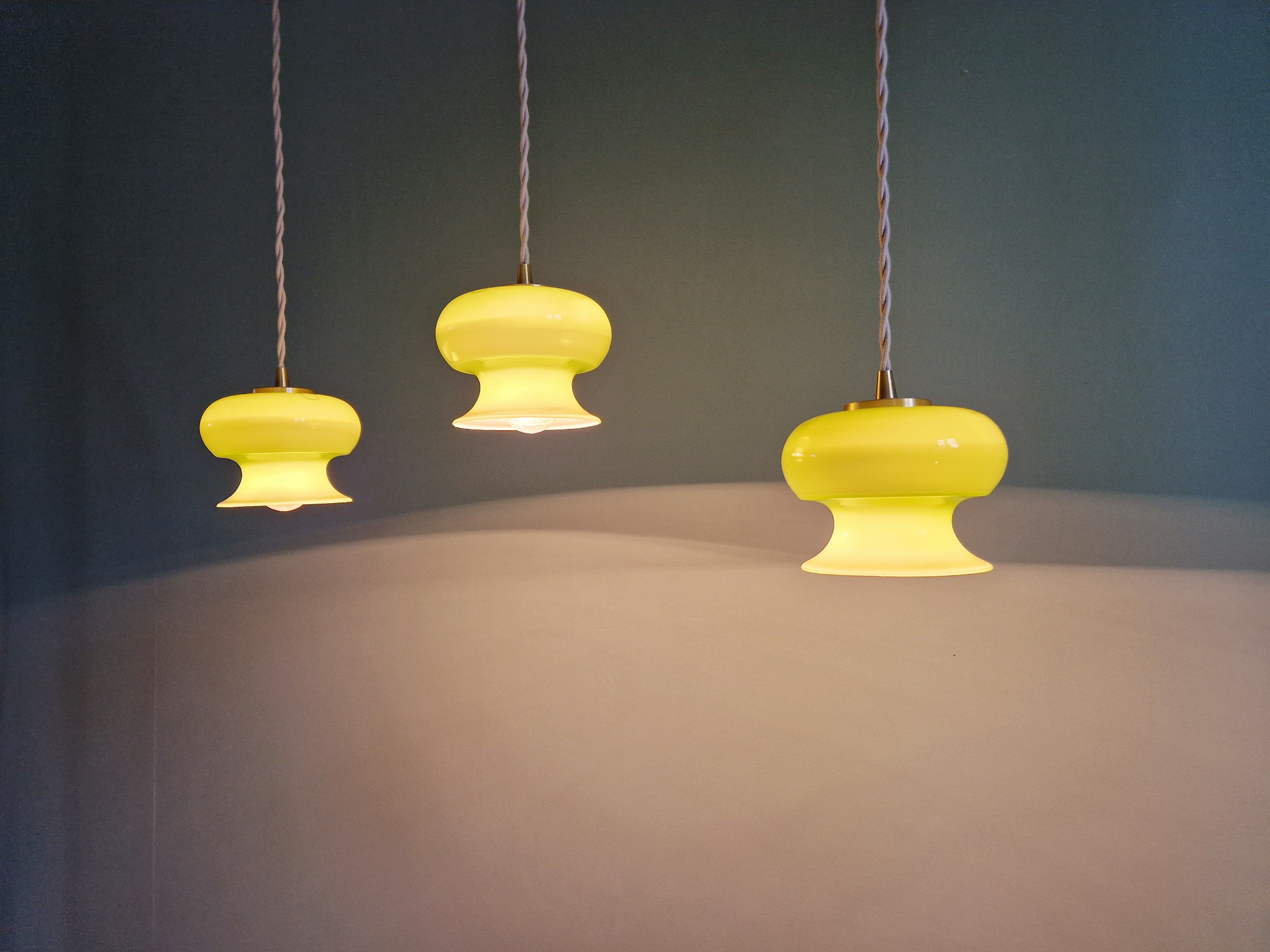 Vintage suspension trio in green opaline, 1960s-70s.