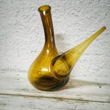 Catalan cues in amber glass