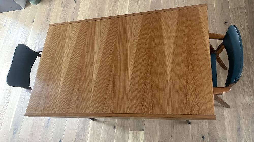 Extendable table designed by Alain Richard