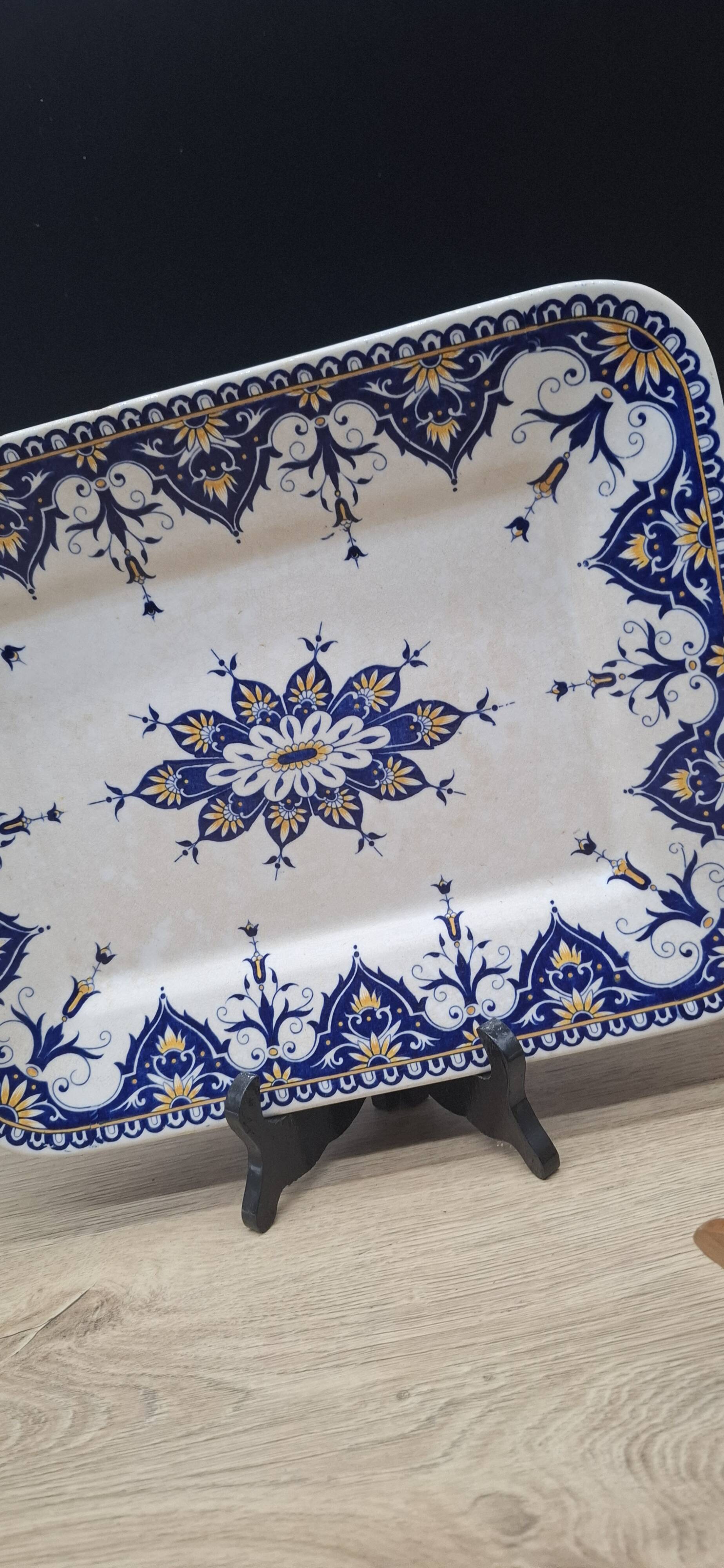 Antique Sarreguemines earthenware dish, Cluny model, 19th century