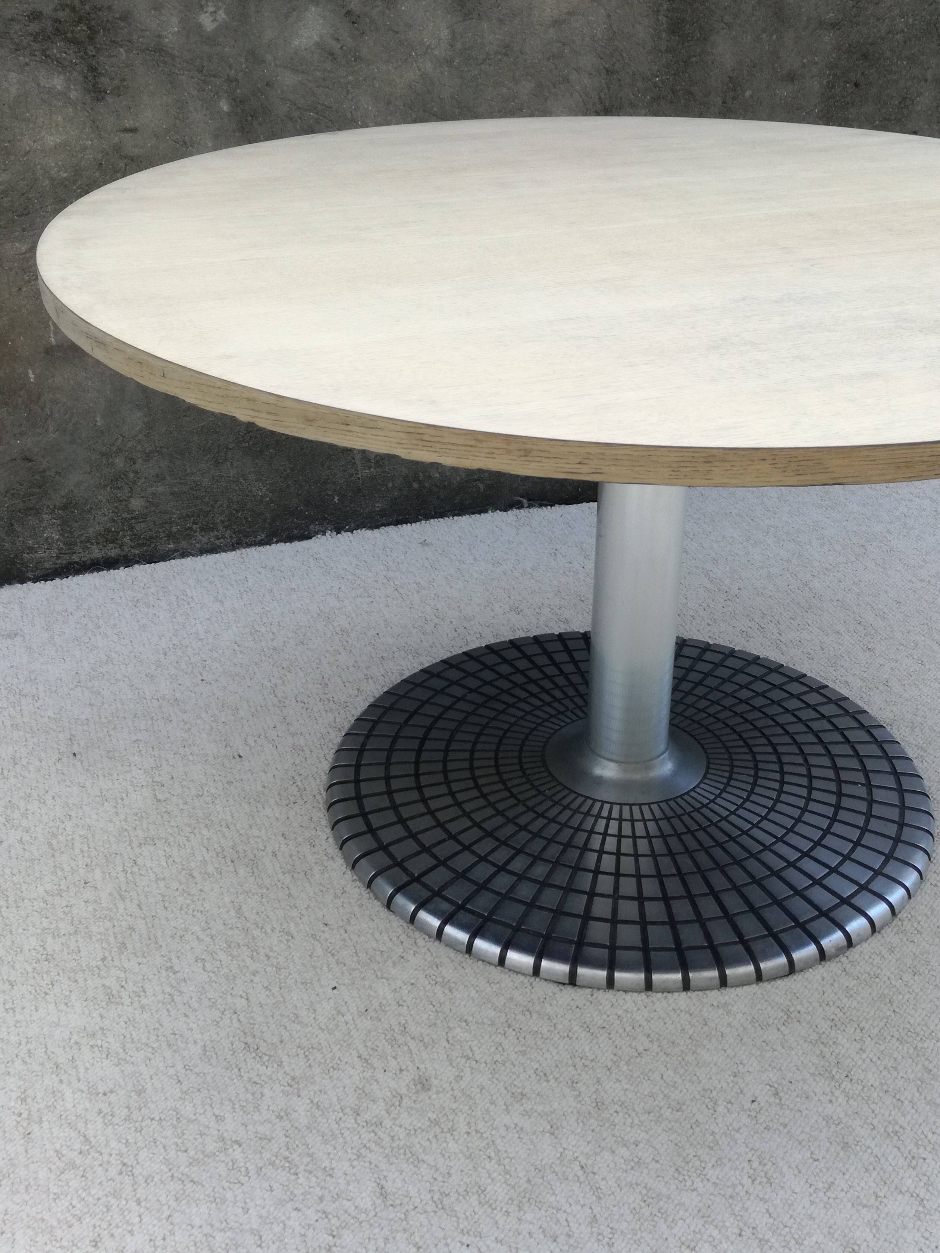 Design roundtable edited by Zanotta, 1980