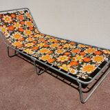 Vintage SOleil bath, Orange flower deckchairs