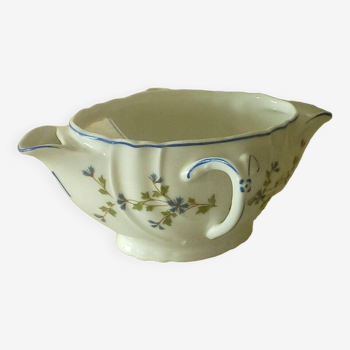 Lean and fat porcelain saucy boat with barbeau decor