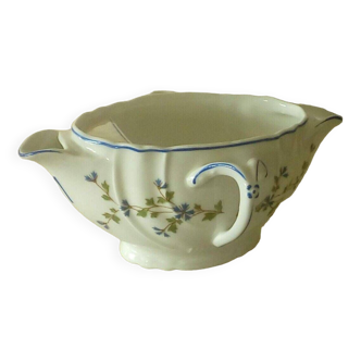 Lean and fat porcelain saucy boat with barbeau decor