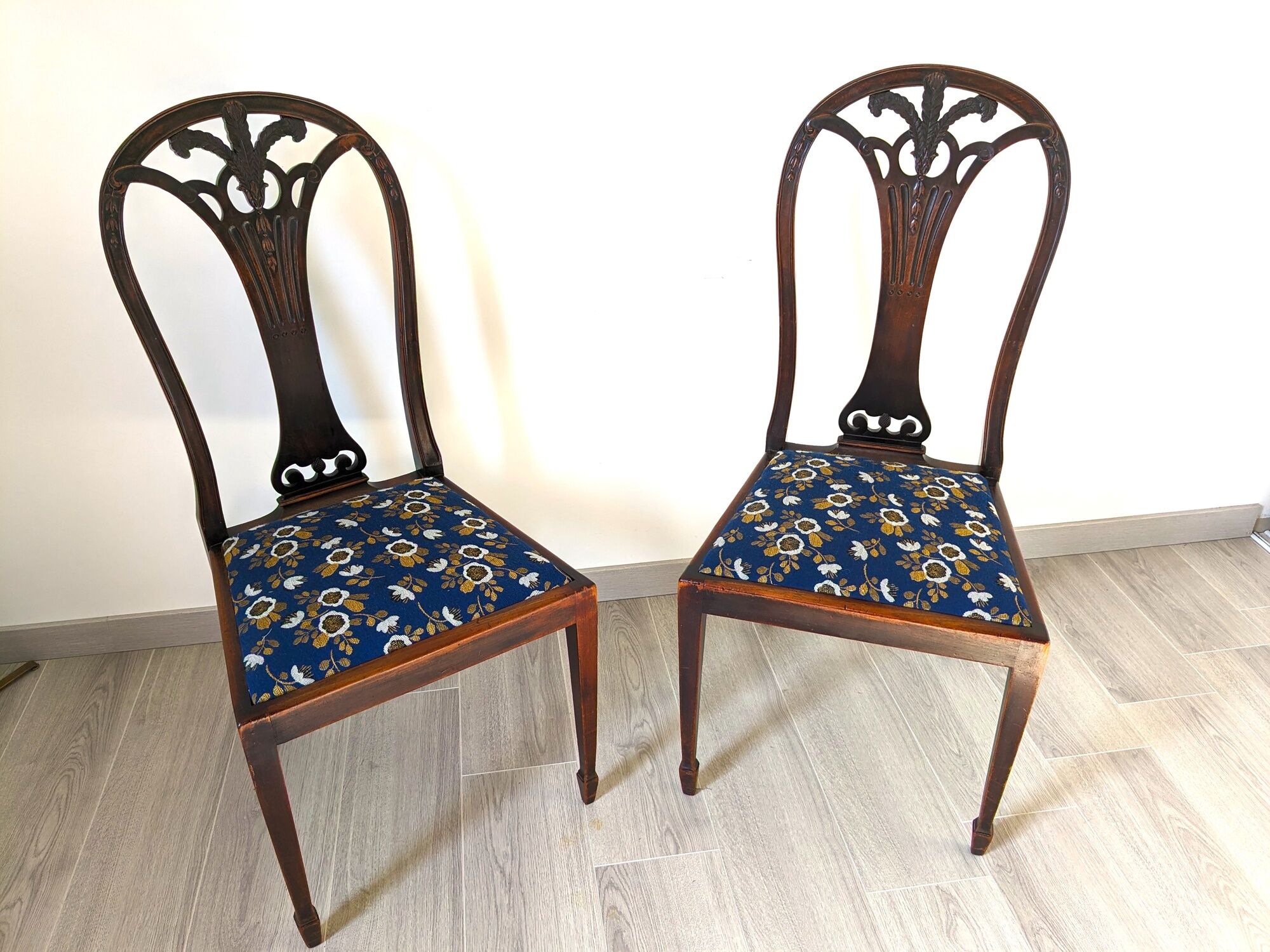 Pair of English Sheraton chairs in mahogany early twentieth century
