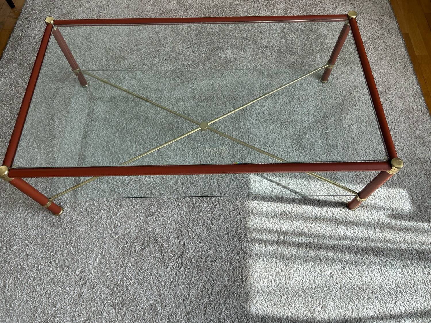 Table basse en verre et cuir