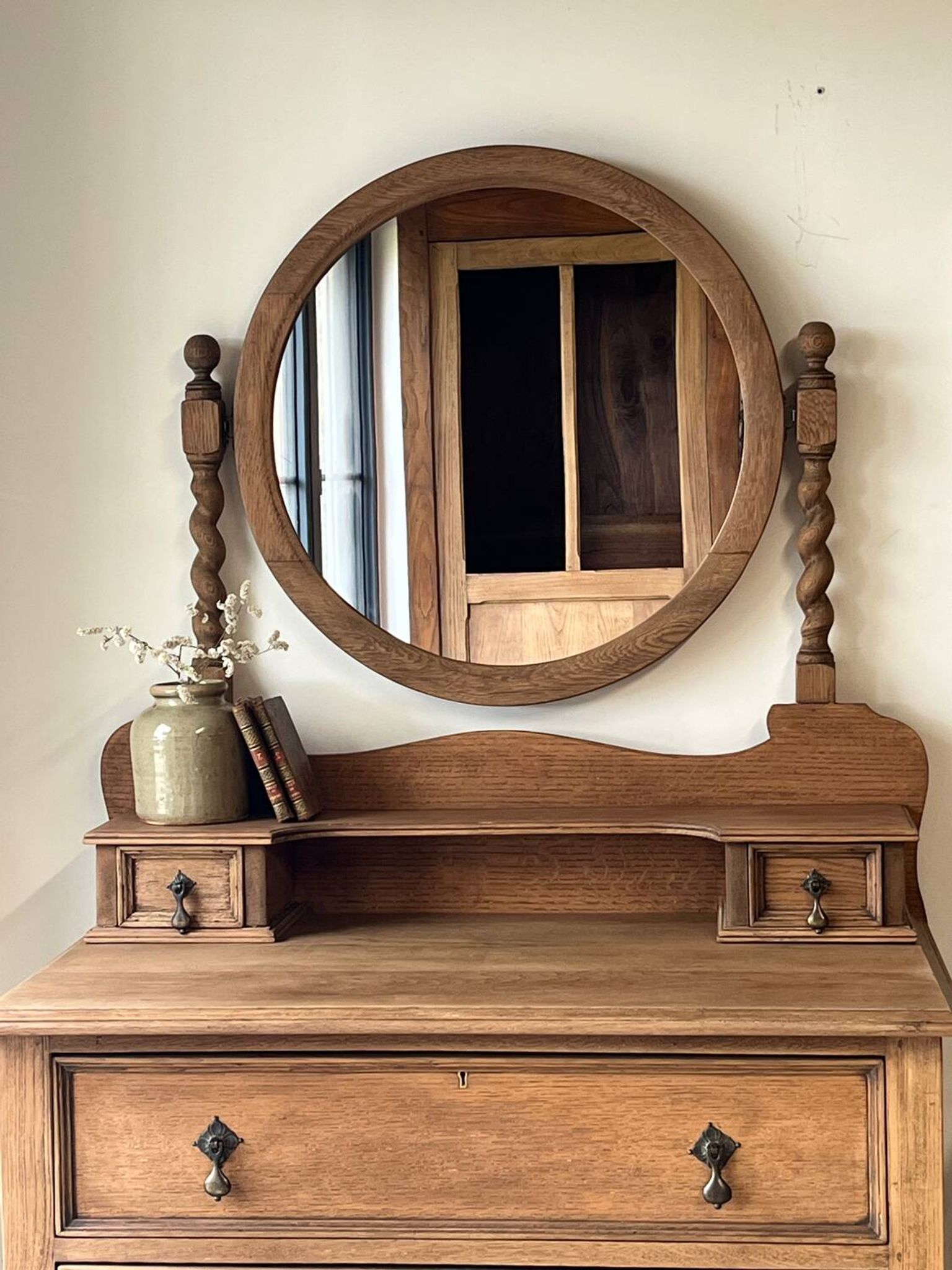 Dressing table