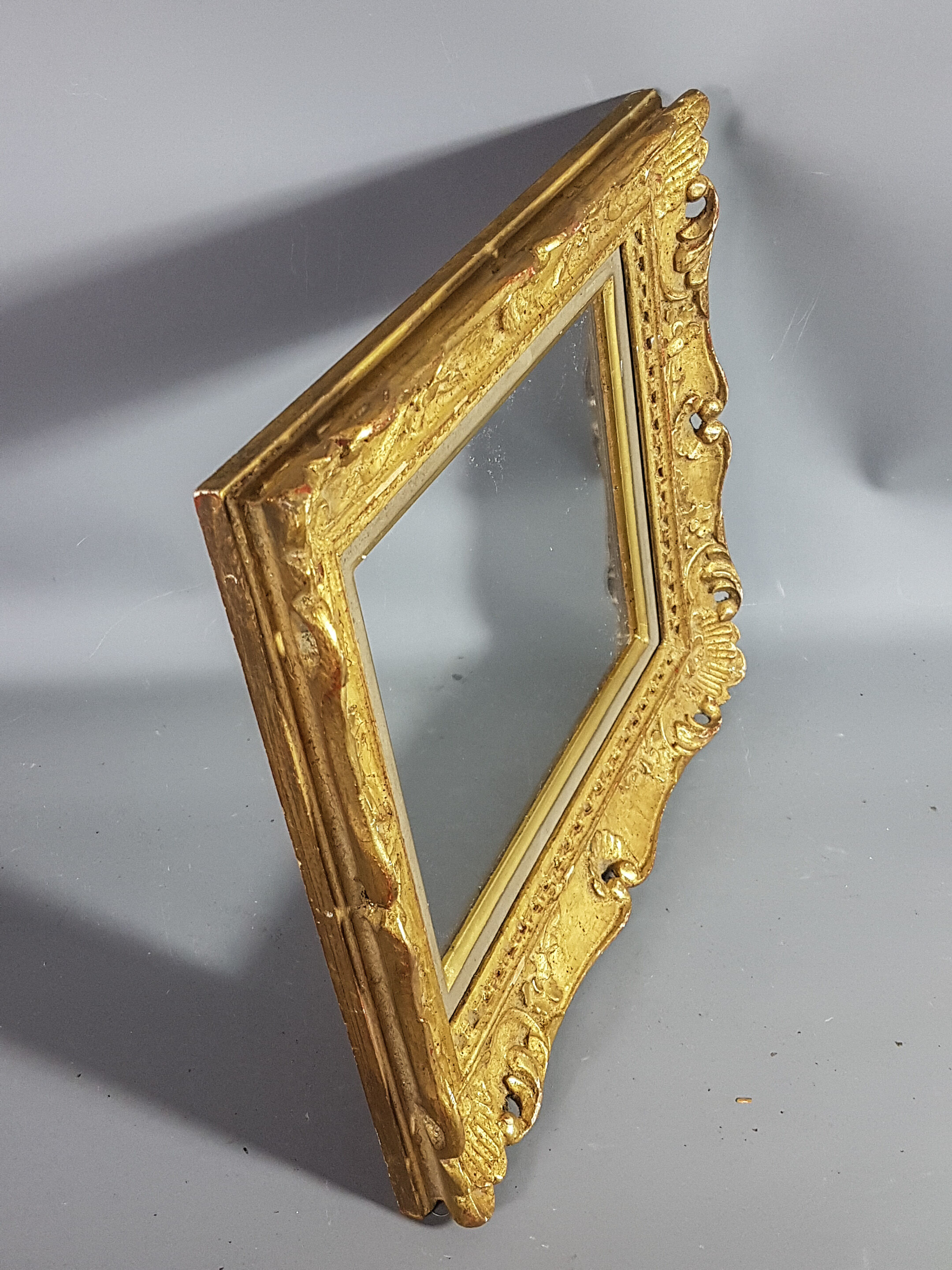 Old frame carved gilded wood 38x32 cm, leafing 26.3x20.3 cm