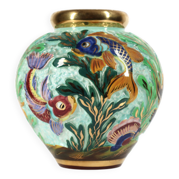 Vase boule en céramique Cerdazur Monaco décor marin en relief, touches doré