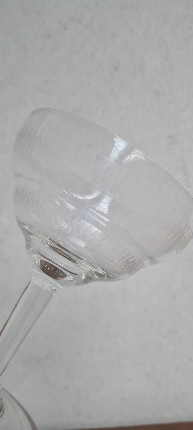Service of 9 champagne glasses