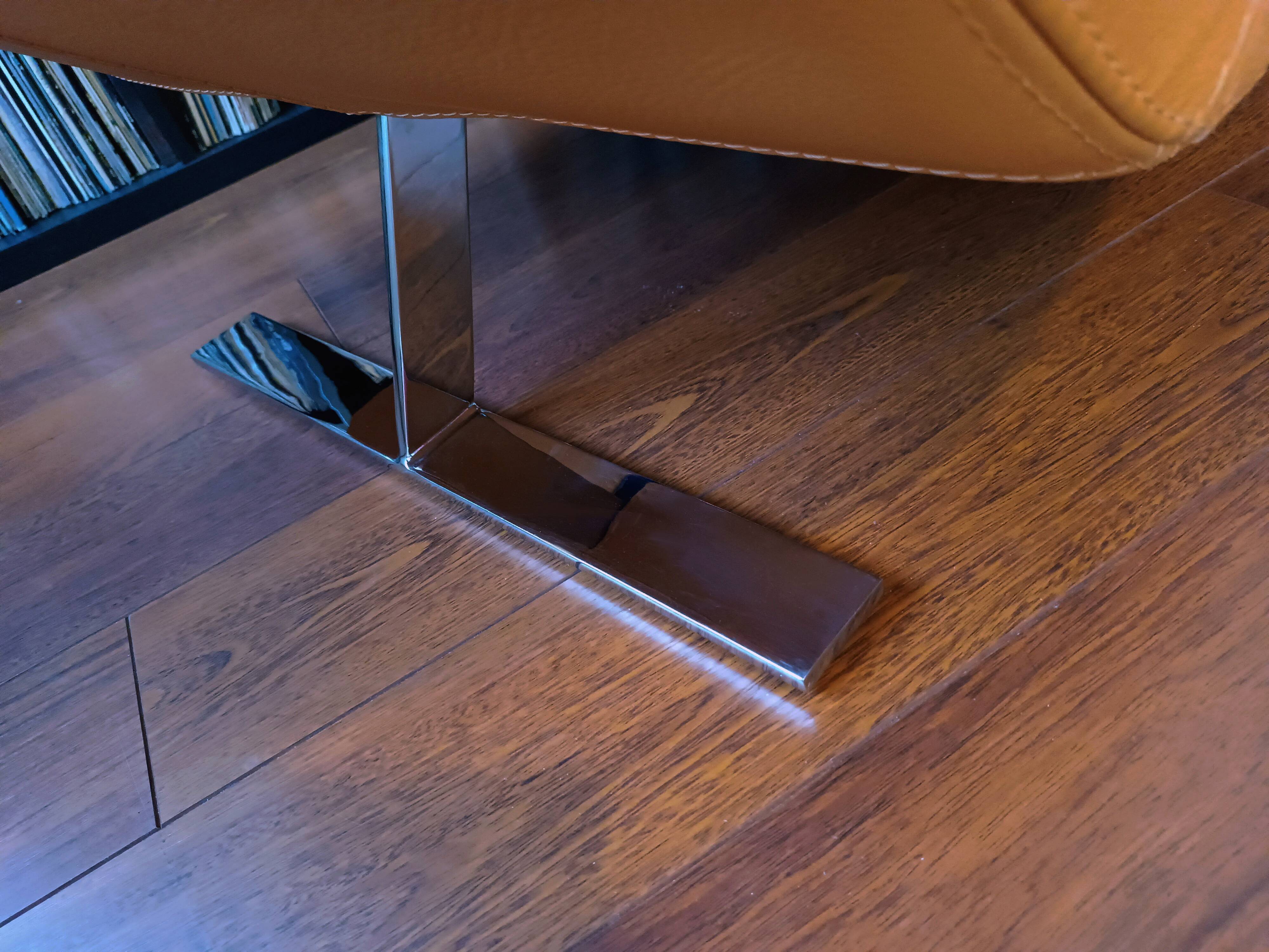 Deluxe leather lounge chair