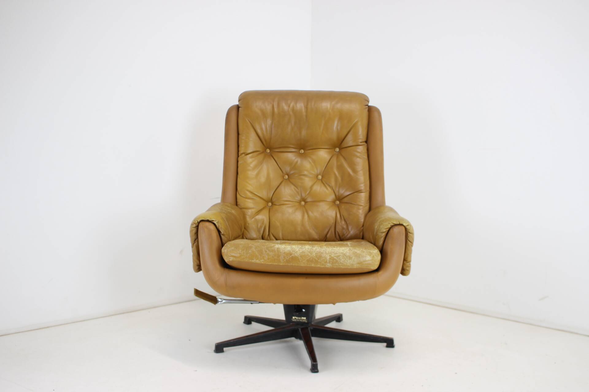 Midcentury Swivel Leather Armchair, Peem, Finland, 1970s