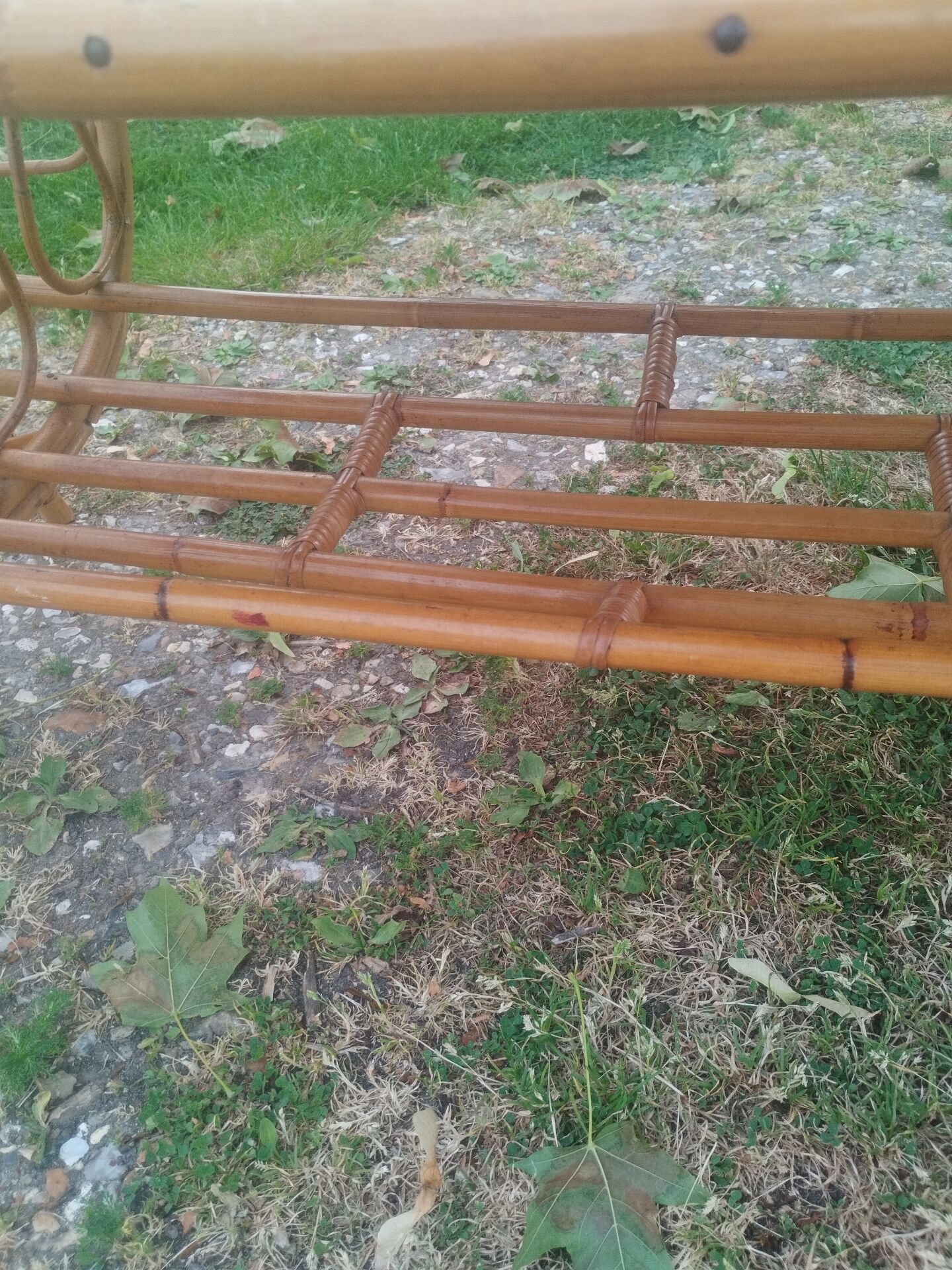 Table basse ancien en rotin vintage