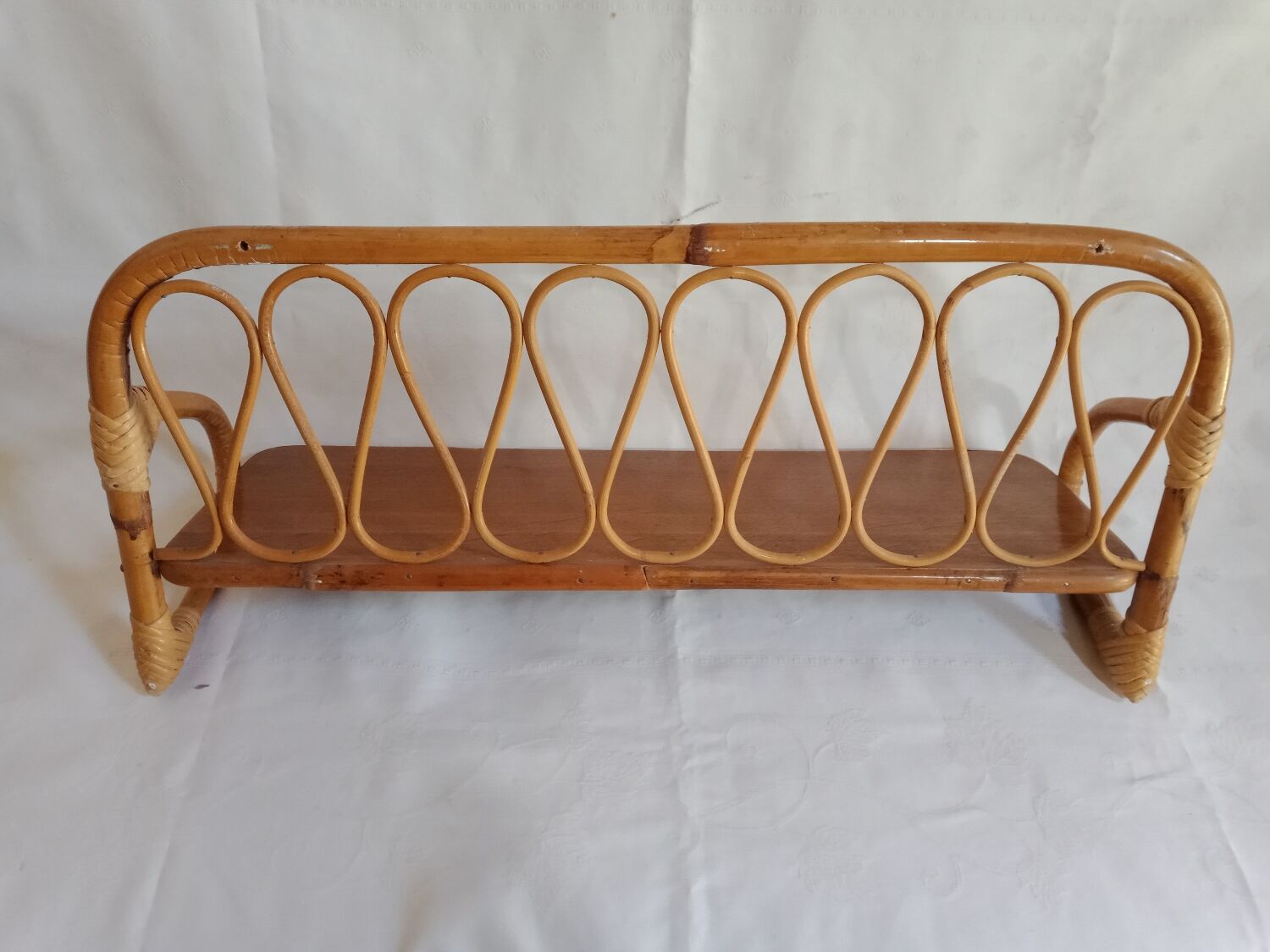 Wall shelf in bamboo and rattan