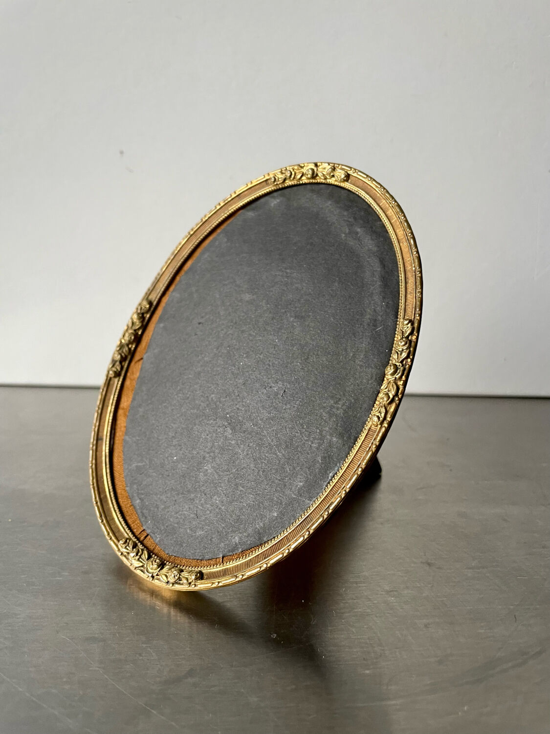 Antique Metal Gold colored Oval Picture Frame brass