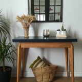 Vintage wallet table