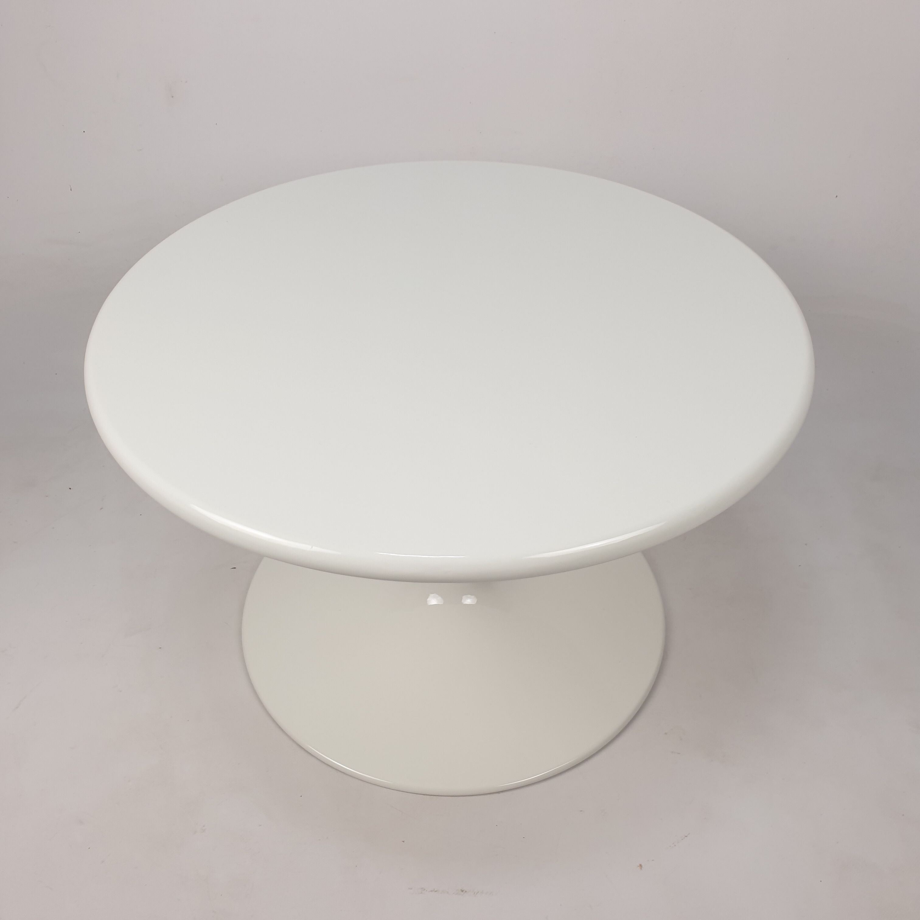 Coffee table by Pierre Paulin for Artifort 1970