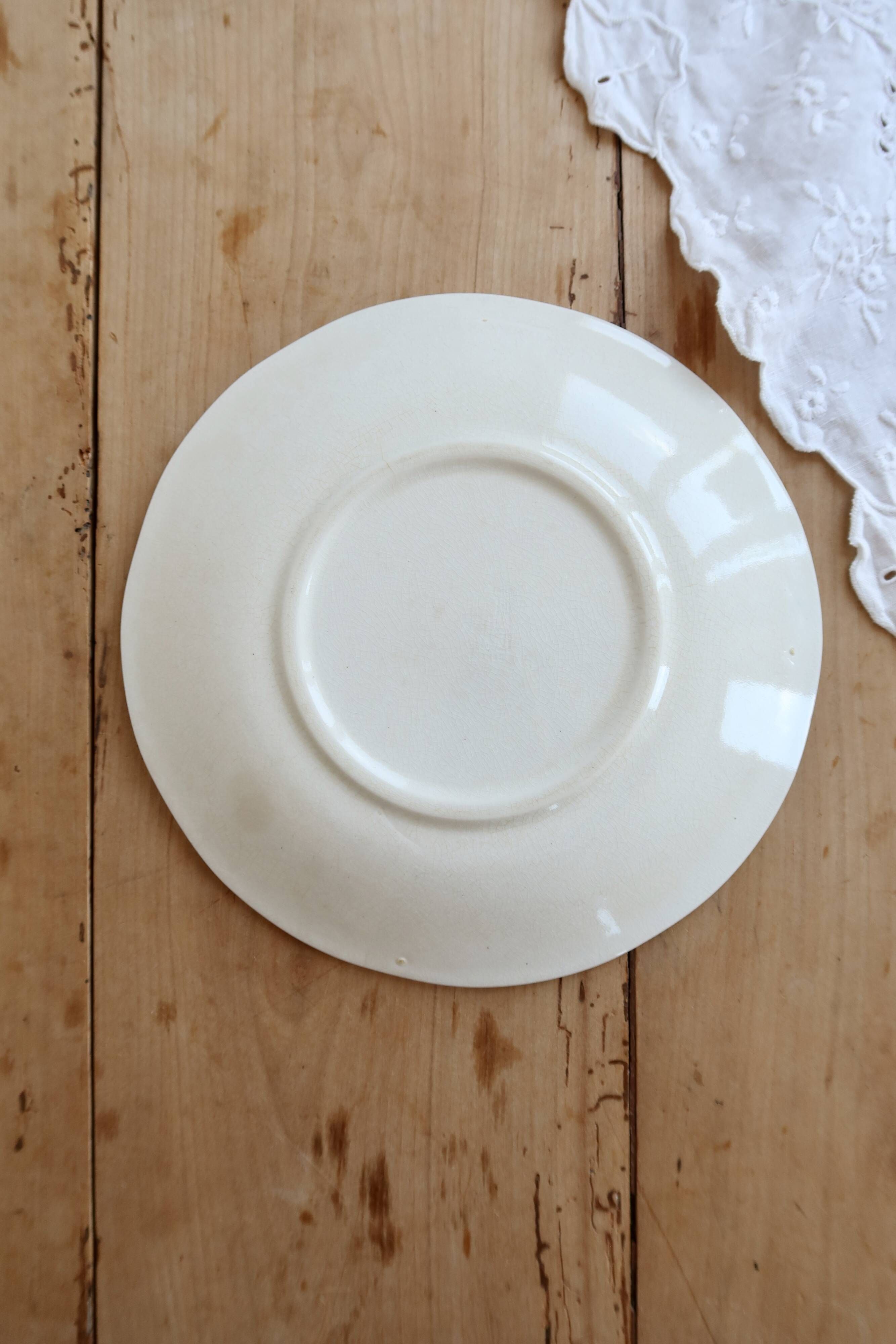 Vintage Gien plate – Ivory earthenware with romantic blue decoration