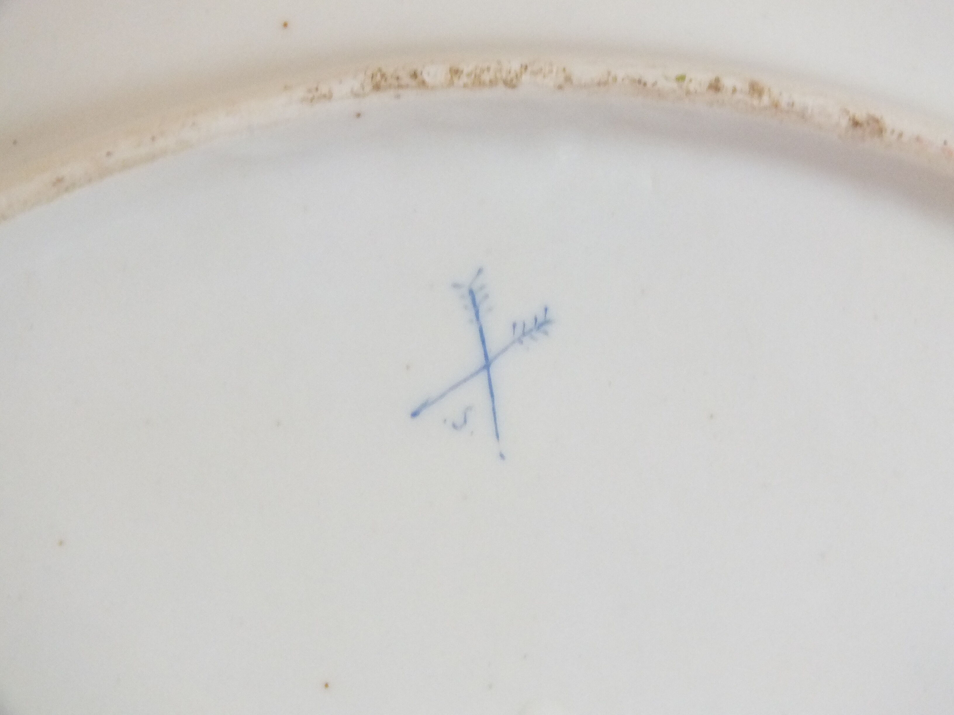 Antique porcelain dish signed - Flèches croisées, Paris
