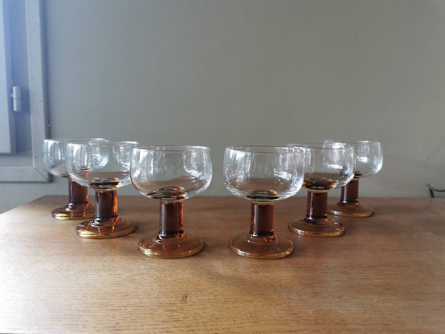Set of 6 vintage Champagne glasses, amber base