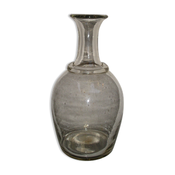 Carafe ancienne en verre à collerette