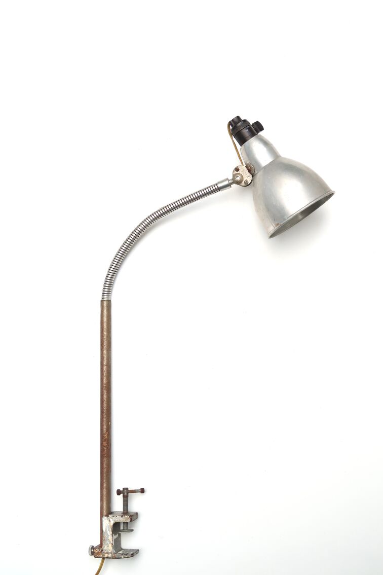 Lampe d'atelier flexible à étau années 50 - Monsieur le Chineur