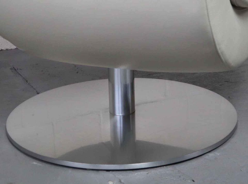 Fauteuils en cuir B&B Italia « Tulip » conçus par Jeffrey Bernett en 2000