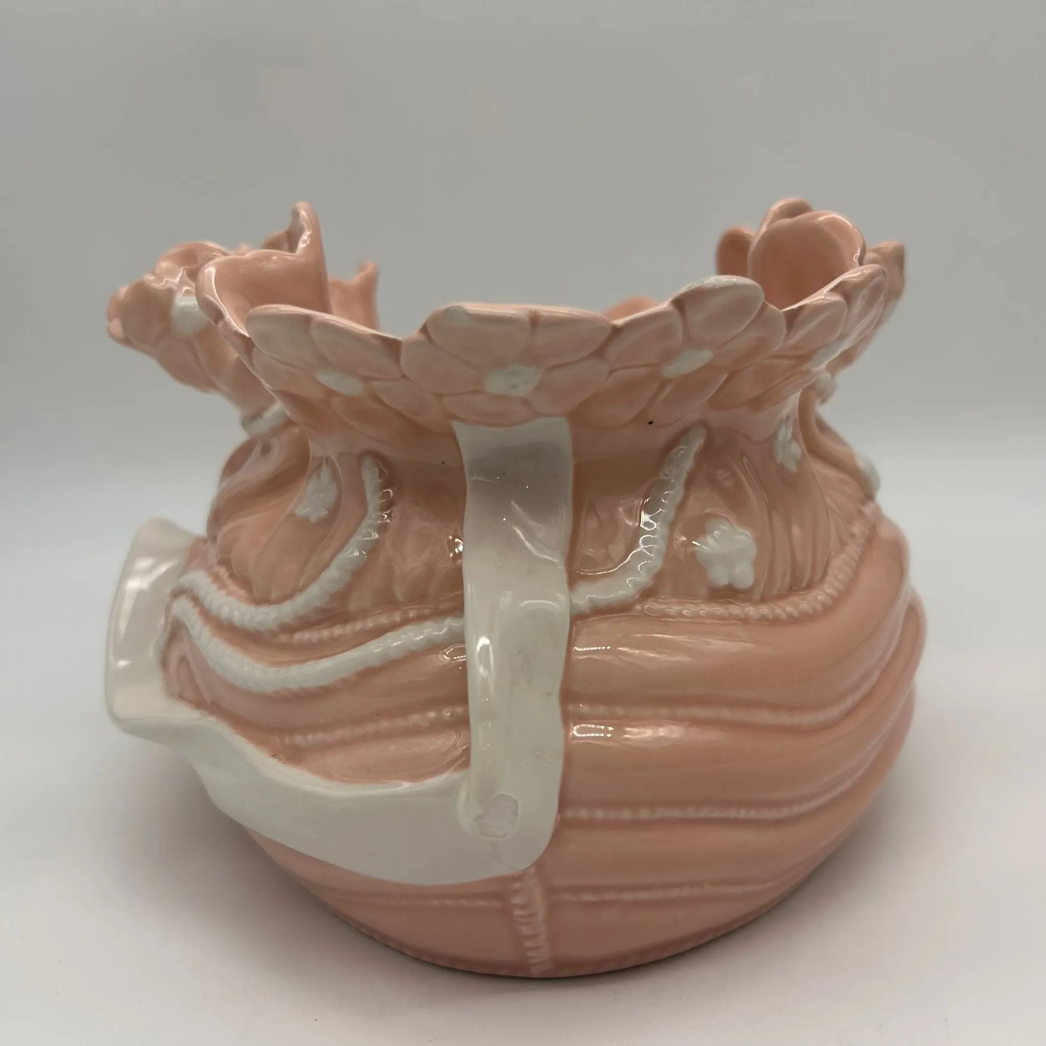 Vintage ceramic cache-pot in pink and white.
