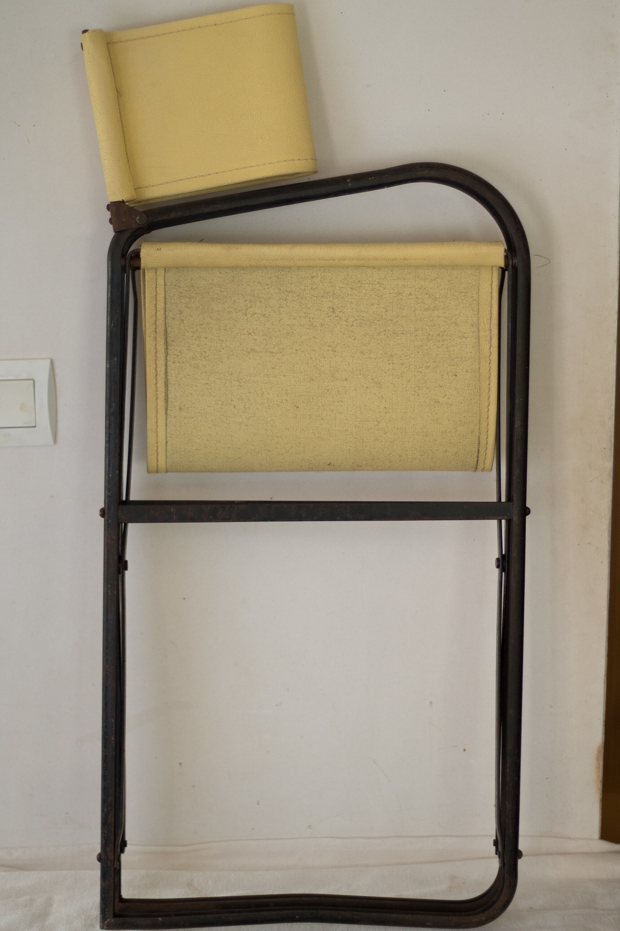 Pair of folding chairs according