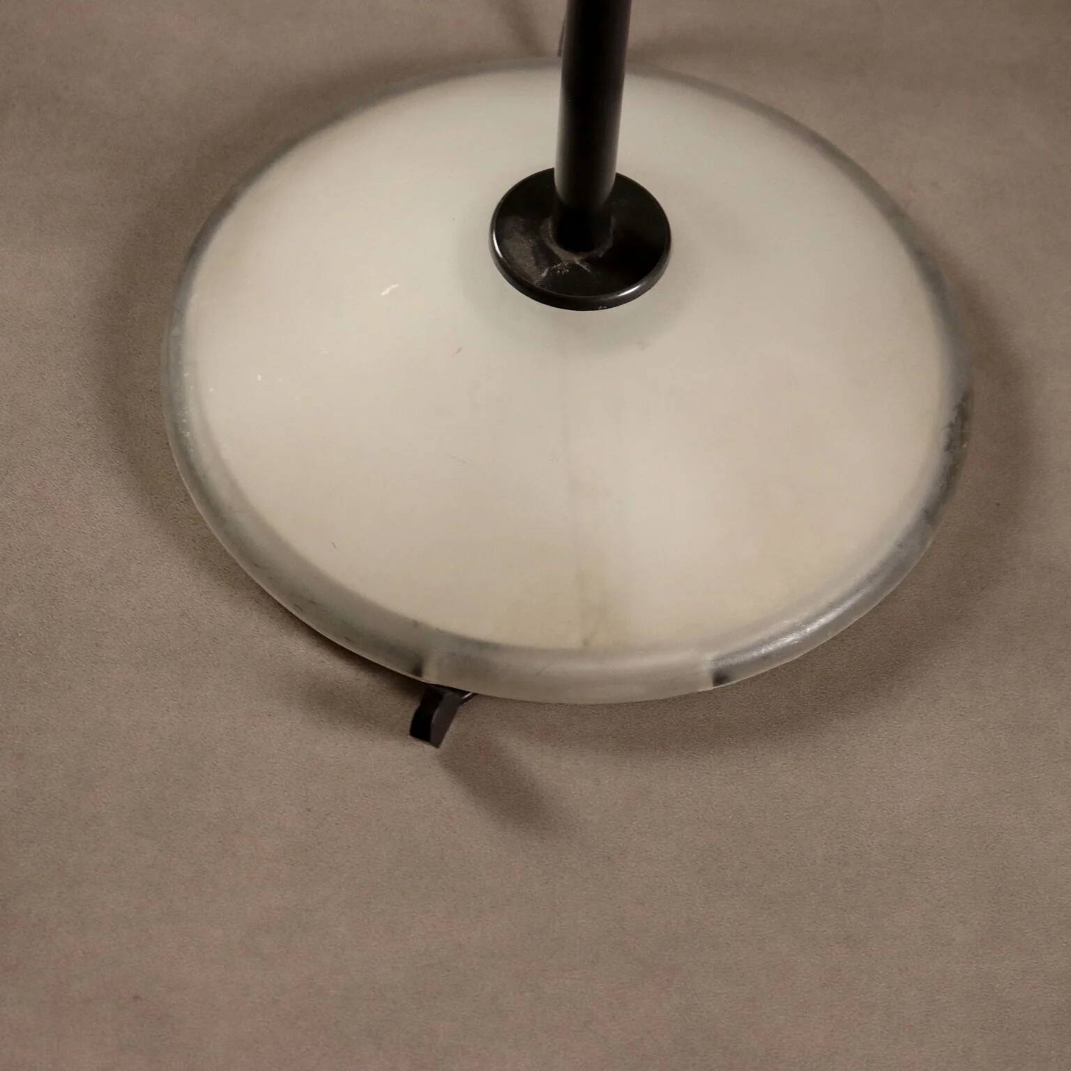 Arteluce Jill floor lamp vintage design by King Miranda & Arnaldi from the 1980s.