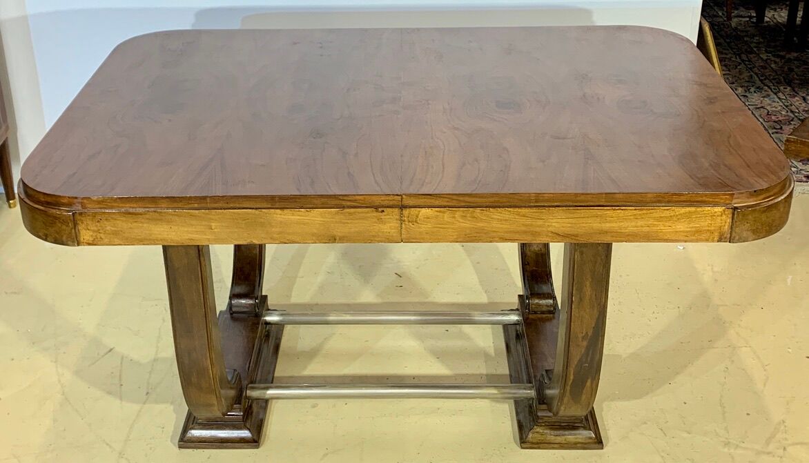Dining room table Art Deco period in Walnut, base Lyre