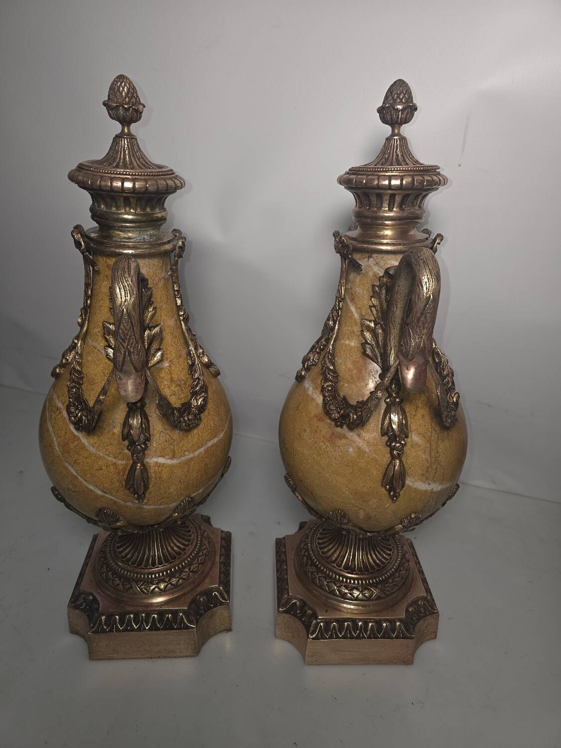 Pair of 19th Century Napoléon III Cassolettes in marble and bronze.